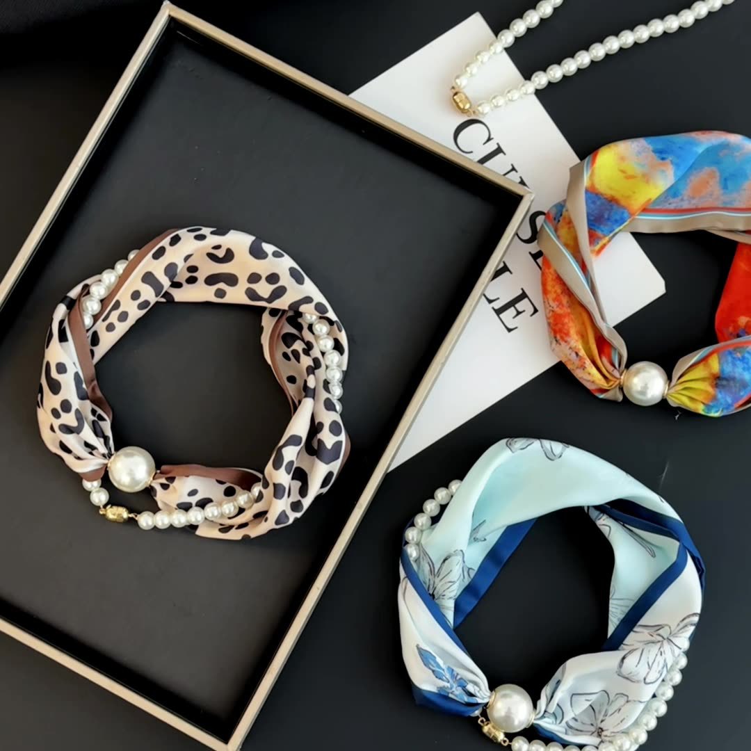 Silk Neck Scarf - Écharpe en soie imprimée avec fermoir