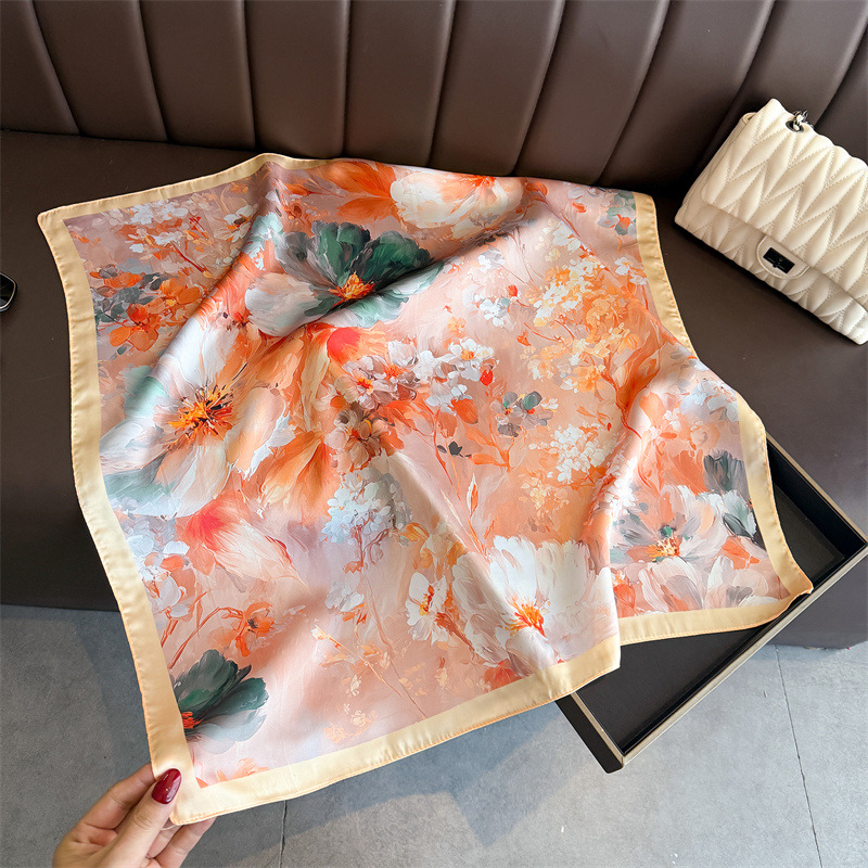 Foulard carré en soie imprimé  - Silk Neck Scarf avis et prix