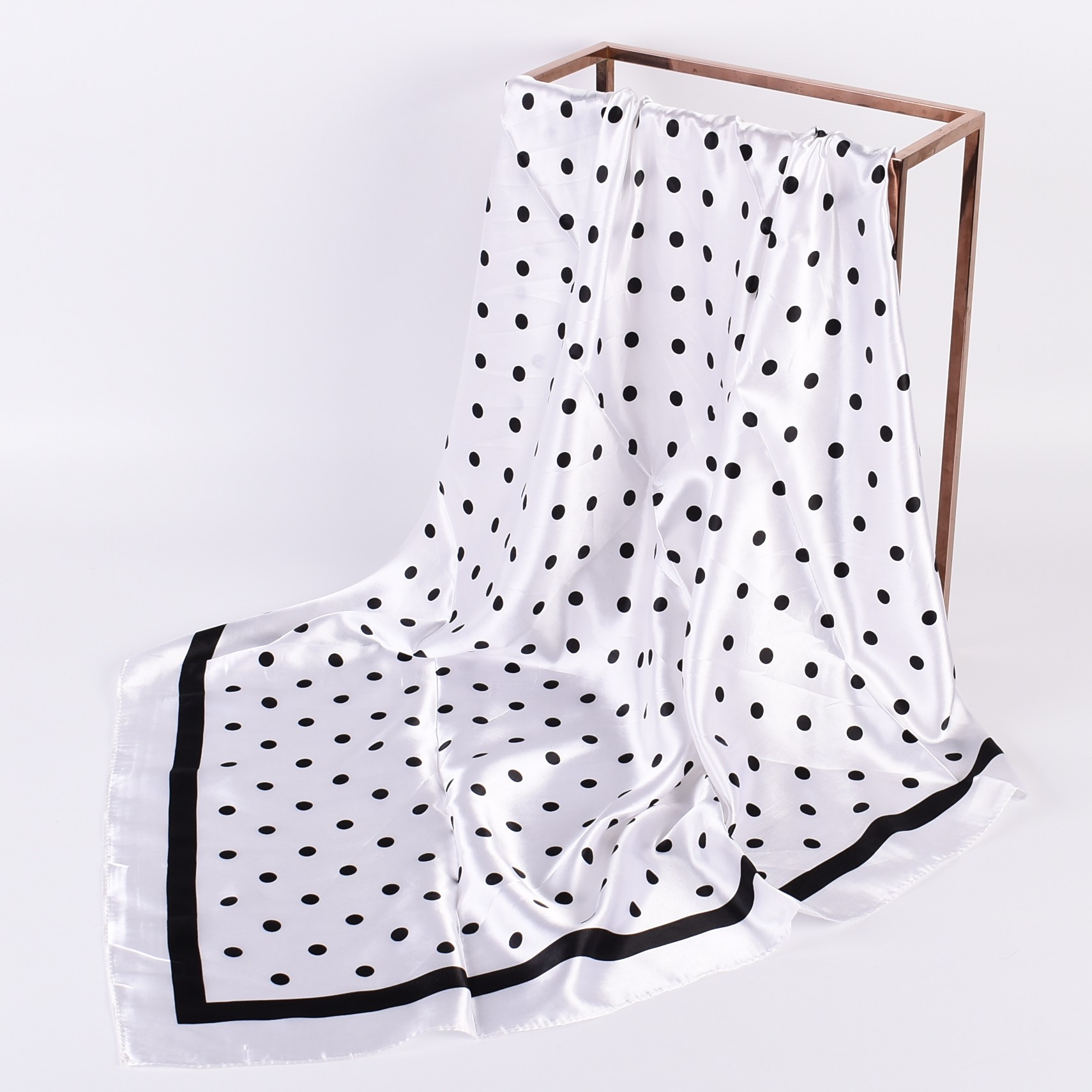 Grand foulard carré à pois ond - Face Scarf Mask avis et prix